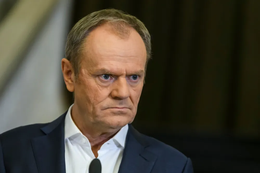 Tusk: Sramota je biti na paradi u Moskvi i pljeskati Putinu