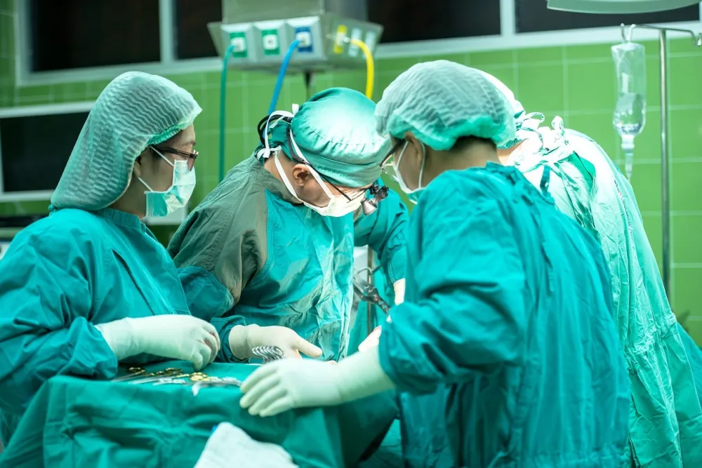 U Beranama urađena intervencija na mozgu kod pacijenta u budnom stanju