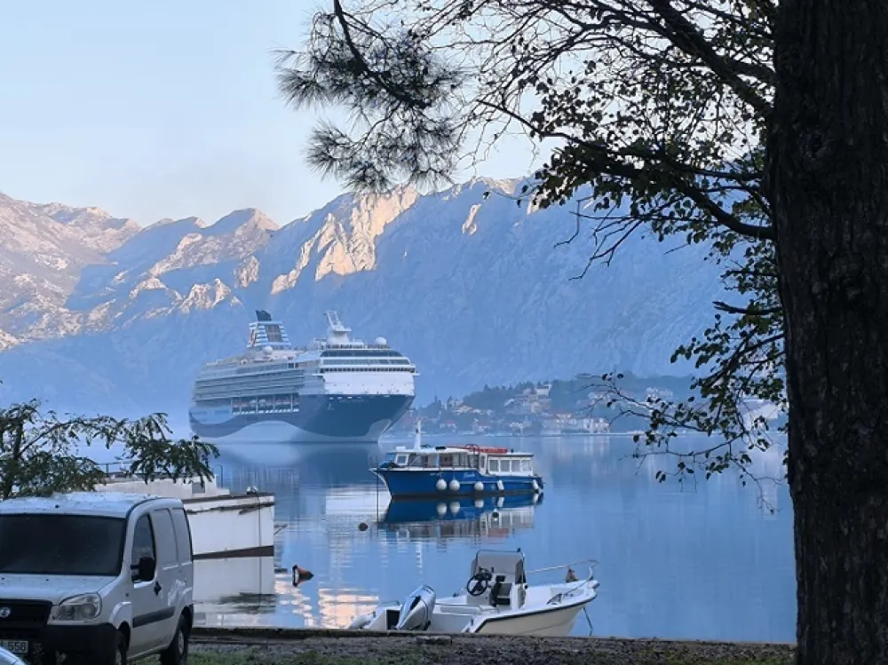 U luci Kotor kruzer MSC Opera sa 2.160 putnika