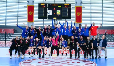 Po navici "plave" slavile
