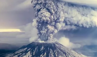 Indonezija: Ponovo erupcija vulkana, pepeo letio 1,2 kilometra uvis
