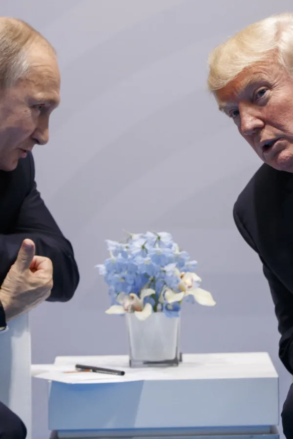 Počeo telefonski razgovor Putina Trampa