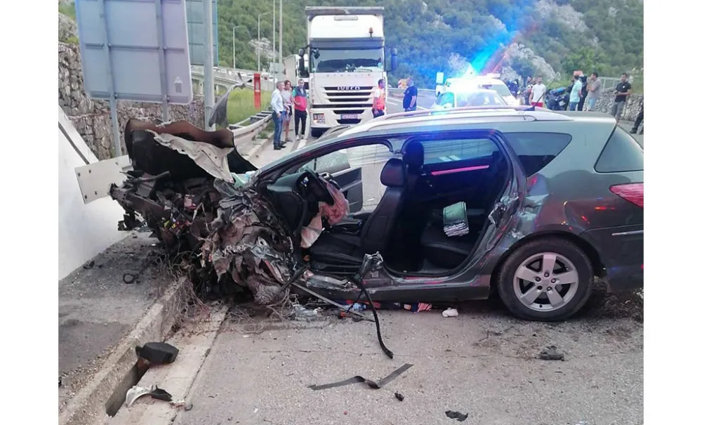 Udes kod tunela Ra&scaron;: Povrijeđena jedna osoba, saobraćaj obustavljen