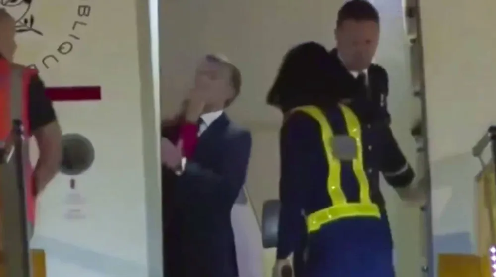 (VIDEO) Makrona udarila supruga, oglasila se Jelisejska palata