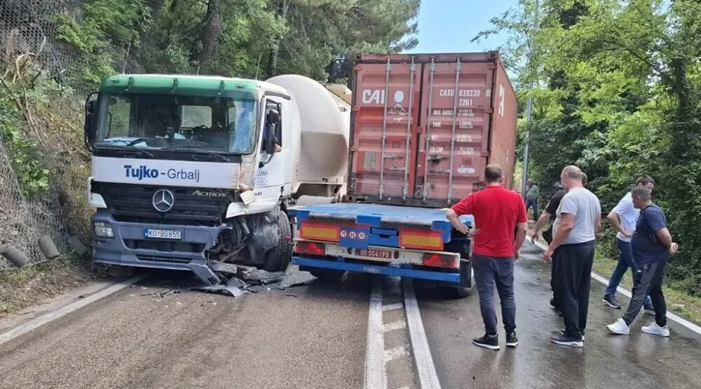 Sudara dva kamiona, obustavljen saobraćaj na putu Bar - Sutomore