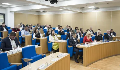 Na sjednici Skup&scaron;tine Glavnog grada Mujovića pitaju za kolektor, stanove, saobraćajni kolaps