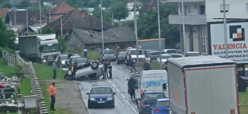 Saobraćajnoj nezgodi u Nedakusima: Jedna osoba lak&scaron;e povrijeđena