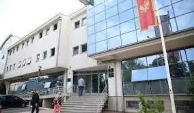 Kasne zakoni i tenderi za opremanje &scaron;kola