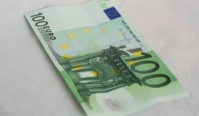 Divan gest cetinjskih dječaka: Prona&scaron;li 100 eura na pločniku i vratili ih vlasnici