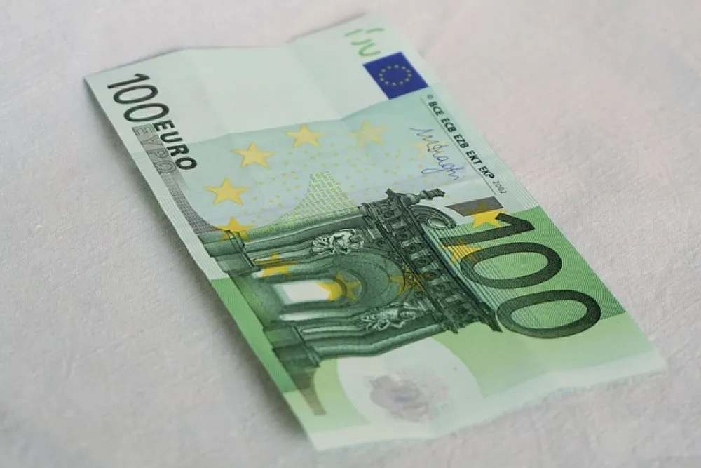 Divan gest cetinjskih dječaka: Prona&scaron;li 100 eura na pločniku i vratili ih vlasnici