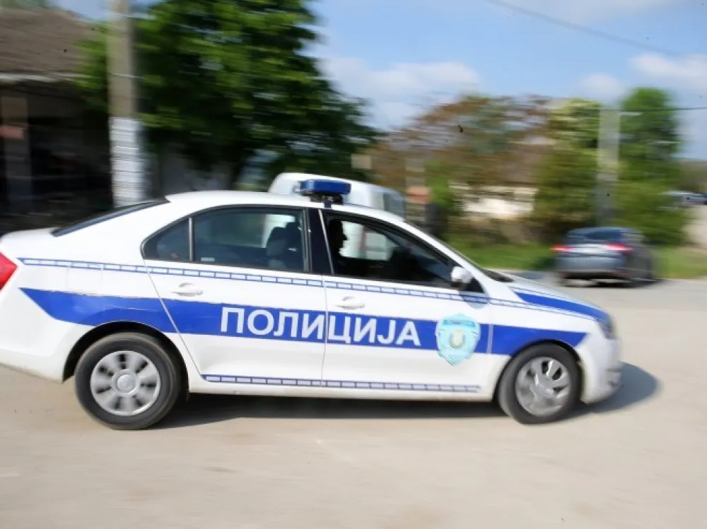 U sudaru auta i kombija na putu Kikinda - Zrenjanin jedna osoba stradala, sedam povrijeđeno