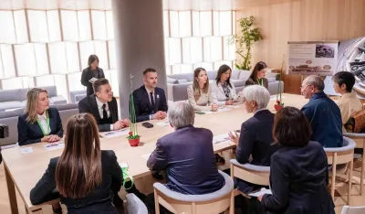 Spajić na službene puteve i sastanke vodi i ženu