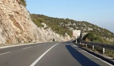 Uslovi za vožnju povoljni, na vi&scaron;e dionica izmijenjen režim saobraćaja