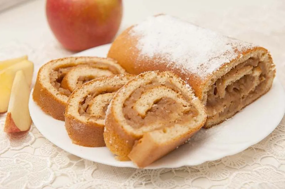 Rolat od jabuka ukusan i jednostavan kolač