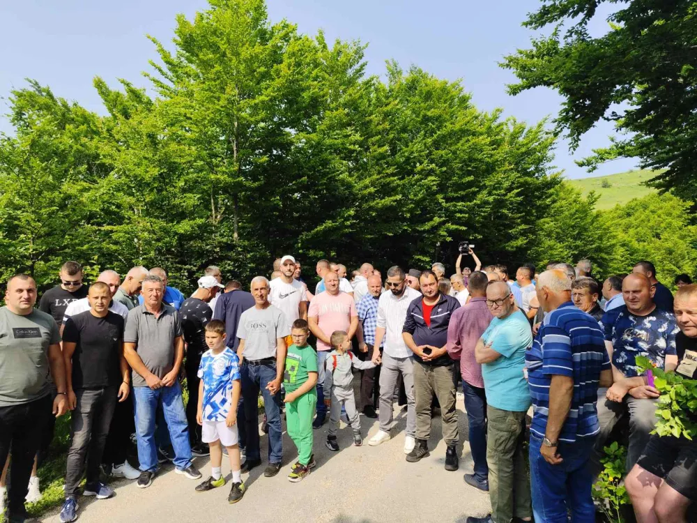 Nakon blokade, susret mje&scaron;tana Plužina i Gacka na granici: Jo&scaron; jednom uputili apel za otvaranje graničnog prelaza