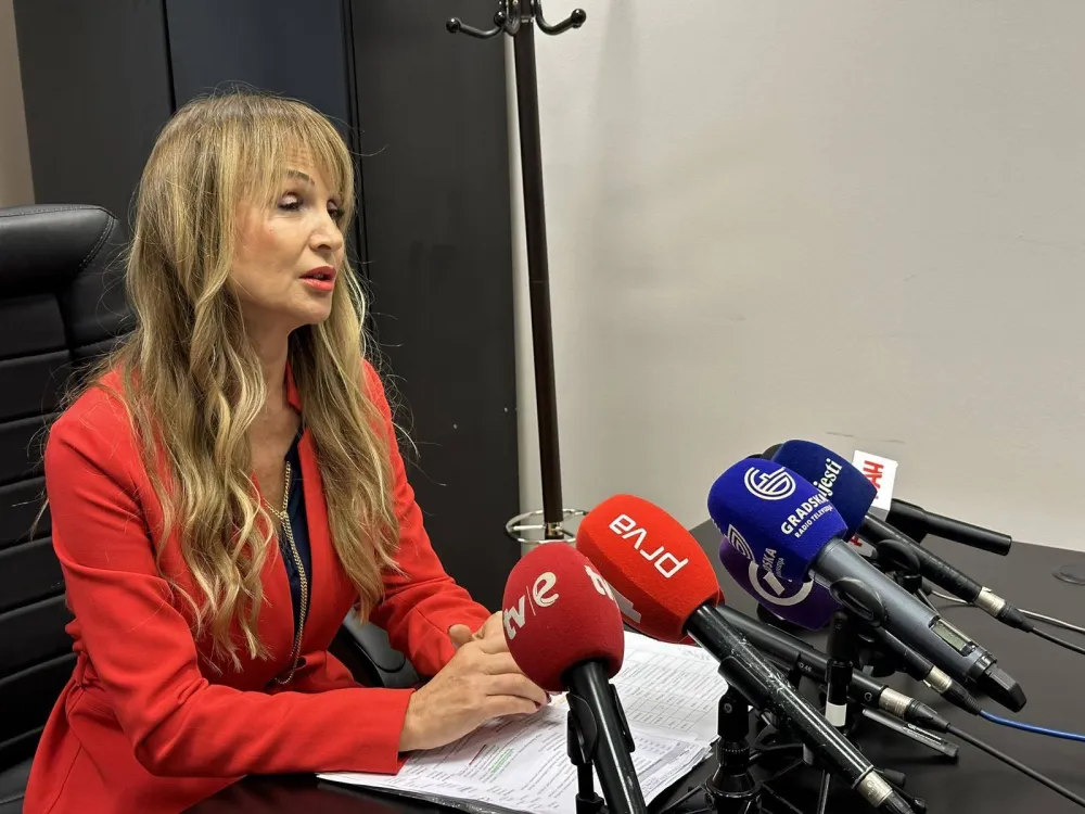 Medojević: Nastavlja se praksa biv&scaron;ih vlada, novac građana rasipa se na luksuz