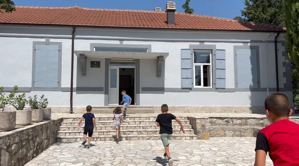 Radunović poziva roditelje da upi&scaron;u djecu u &scaron;kolu u Komanima: Jedan prvak čeka dru&scaron;tvo