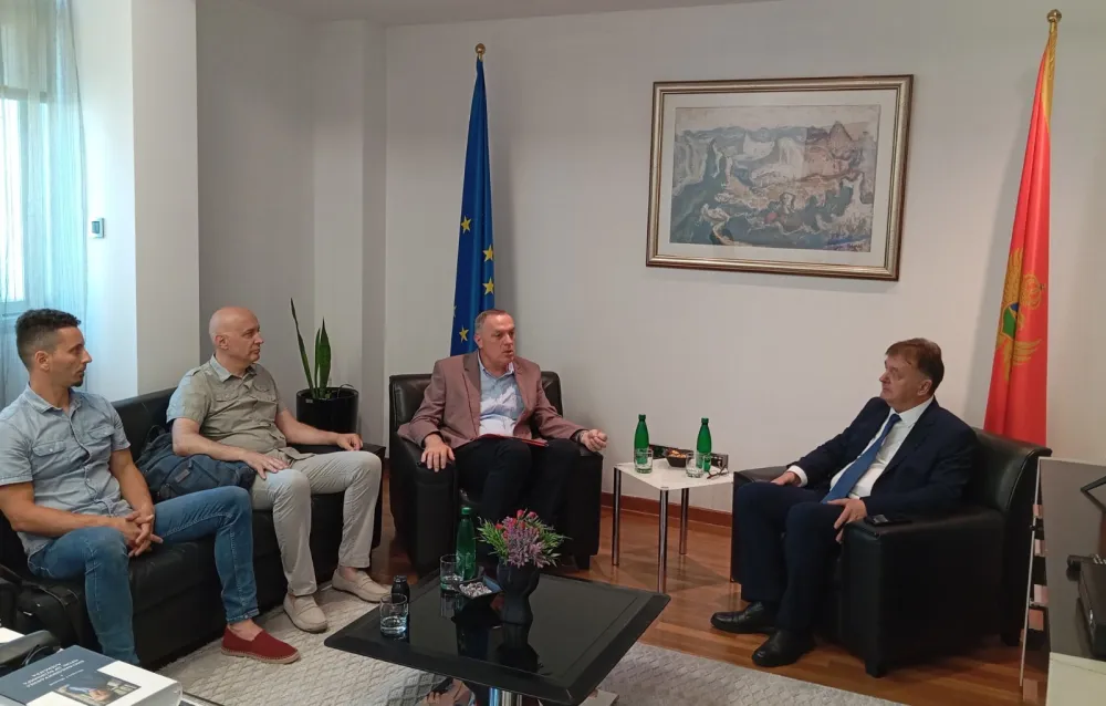 Aleksić sa Sindikatom prosvjete: Neophodan nastavak socijalnog dijaloga