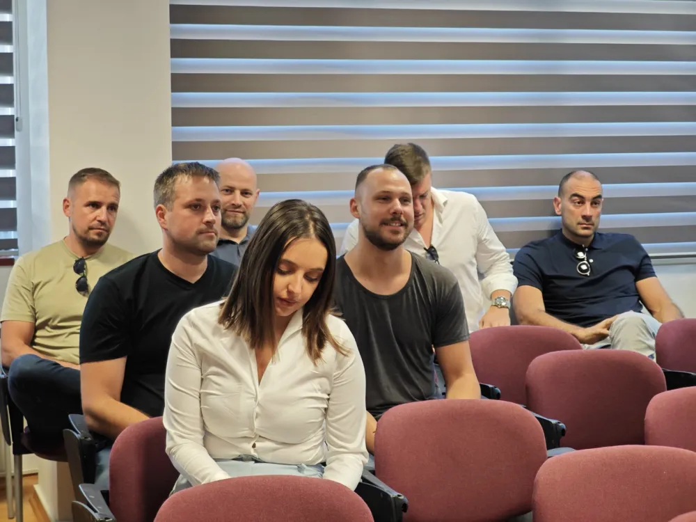 Sukob interesa - dok stanari traže ti&scaron;inu, buka je kafanama zarada