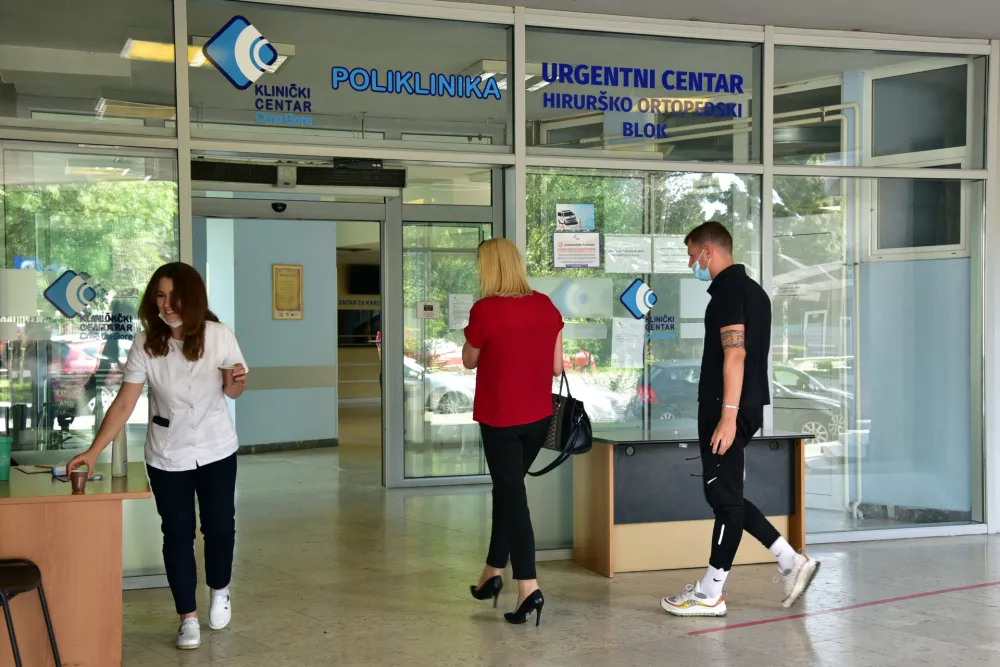 Medicinske sestre i tehničari pozvali kolege na protest: Za sat rada u Kliničkom centru plaćeni 3,4 eura
