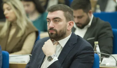 Klikovac: Dva ubistva za tri dana, gdje ste, Demokrate
