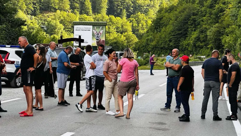 Vlasnici imanja u NP Biogradska gora i juče blokirali magistralni put: Radikalizovaće protest ako im ne dozvole da grade