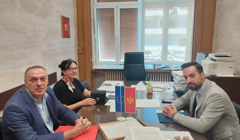 Nastavnici traže pomoć od poslanika