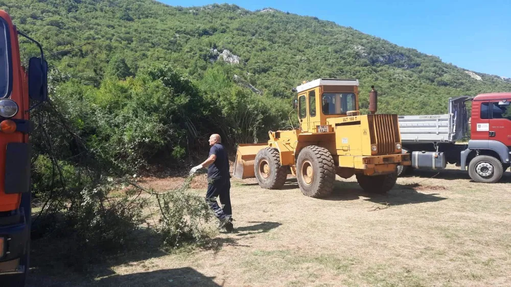Uklanjaju brdo ispod lukova Carevog mosta