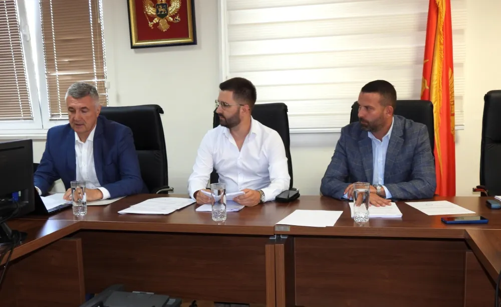 Upravni odbor ZZZCG: Manje nezaposlenih i pozitivni trendovi na trži&scaron;tu rada