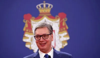 Vučić pomilovao djevojku koja je automobilom udarila studentkinju na protestu
