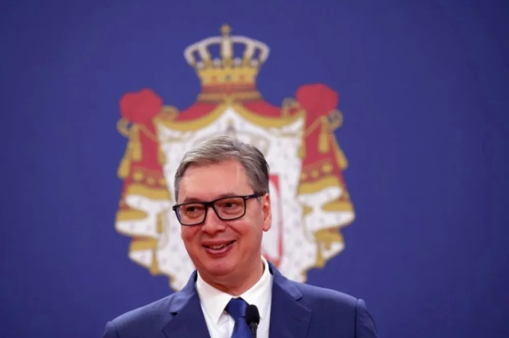 Vučić pomilovao djevojku koja je automobilom udarila studentkinju na protestu
