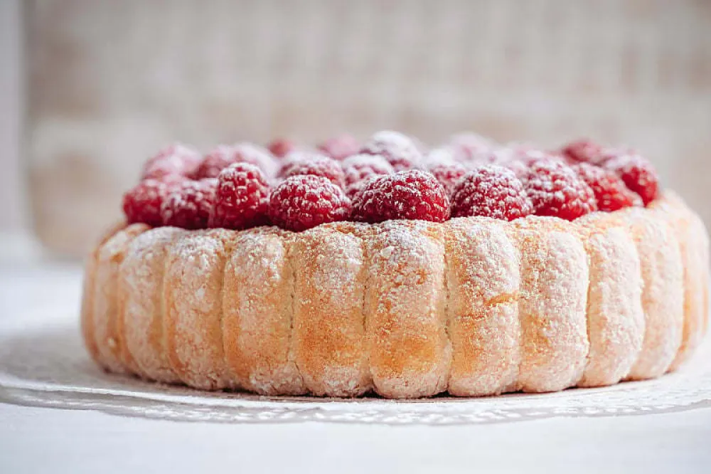 Torta od jogurta s malinama gotova za 15 minuta