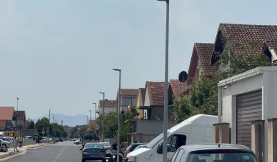 (VIDEO) Rekonstruisani dio Ulice Milo&scaron;a Obilića jo&scaron; nije osvijetljen: Rasvjeta samo kao ukras