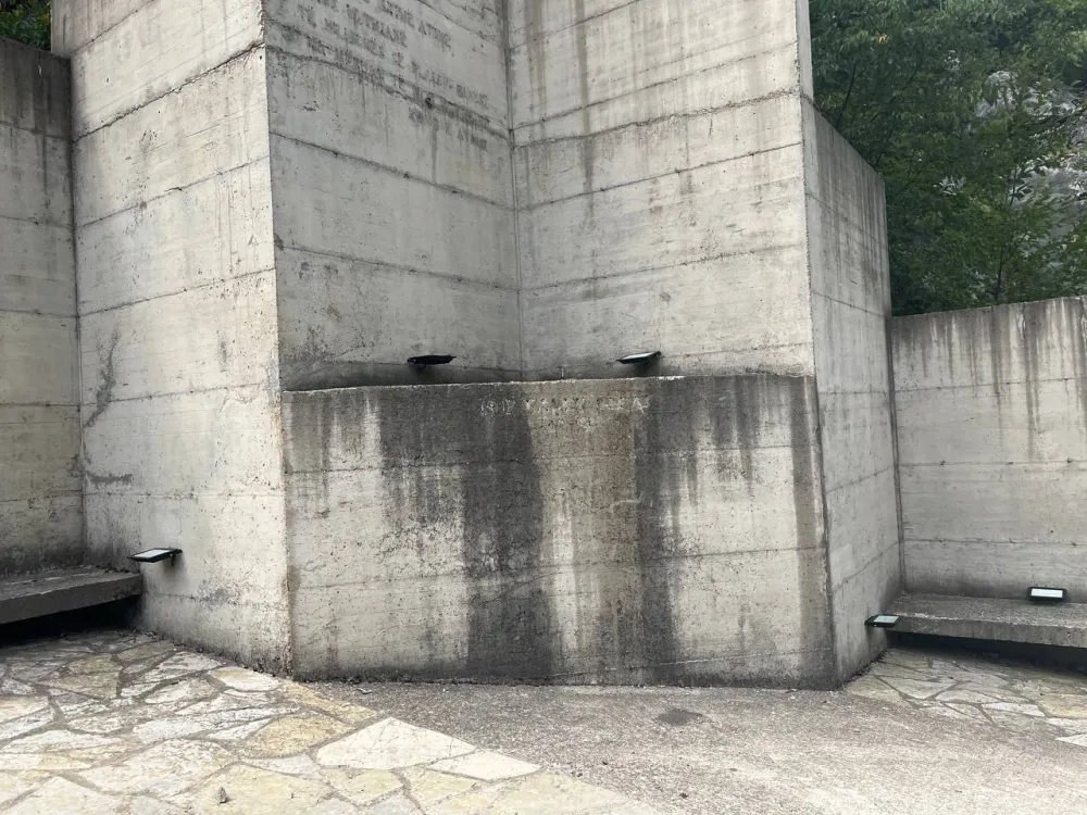 De&scaron;avanja u Gornjem Zaostru i Vusanju i dalje u fokusu javnosti: Spomenik i bista uklonjeni, tenzije ostale