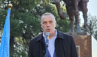Božović: Masovnim protestima protiv smanjenja plata