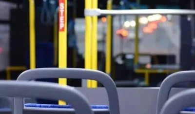 Kamenovan autobus gradskog prevoza na Koniku