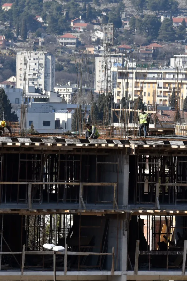 Podstanari u Crnoj Gori žive u začaranom krugu: Za jednosoban stan treba najmanje 100.000 eura