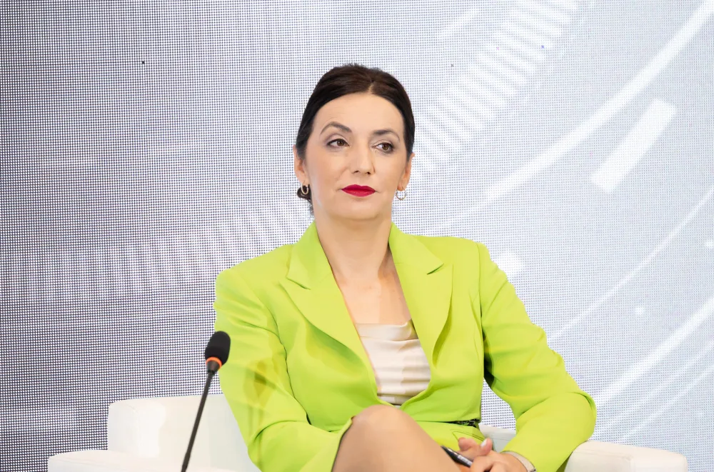 Jak&scaron;ić Stojanović: I po&scaron;tovanje zakona i povećanje zarada &ndash; predlog upućen Spajiću