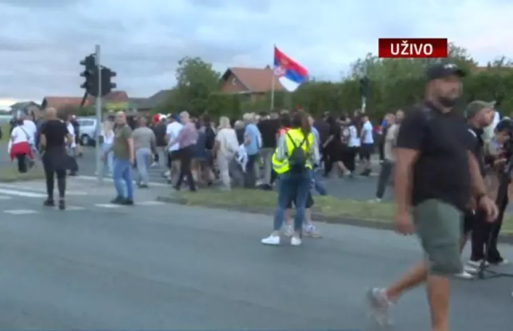 Srbija: Tuča u protestnoj koloni naprednjaka, intervenisala Žandarmerija