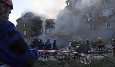 Ruski napadi &scaron;irom Ukrajine, gori zgrada vlade; Kijev uzvratio napadom na naftovod "Družba" &ndash; Poljska podigla avione