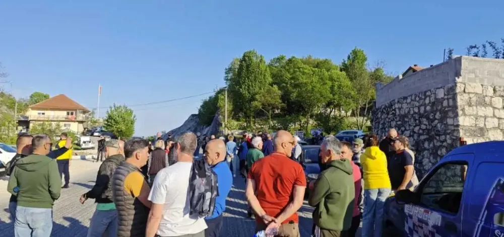 Trosatna blokada saobraćaja na Kru&scaron;evom Ždrijelu