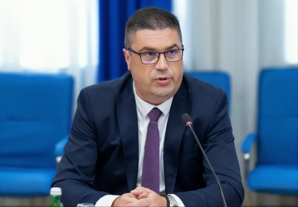 Rovčanin: Zastupljenost ćirilice treba drastično povećati u na&scaron;oj državi