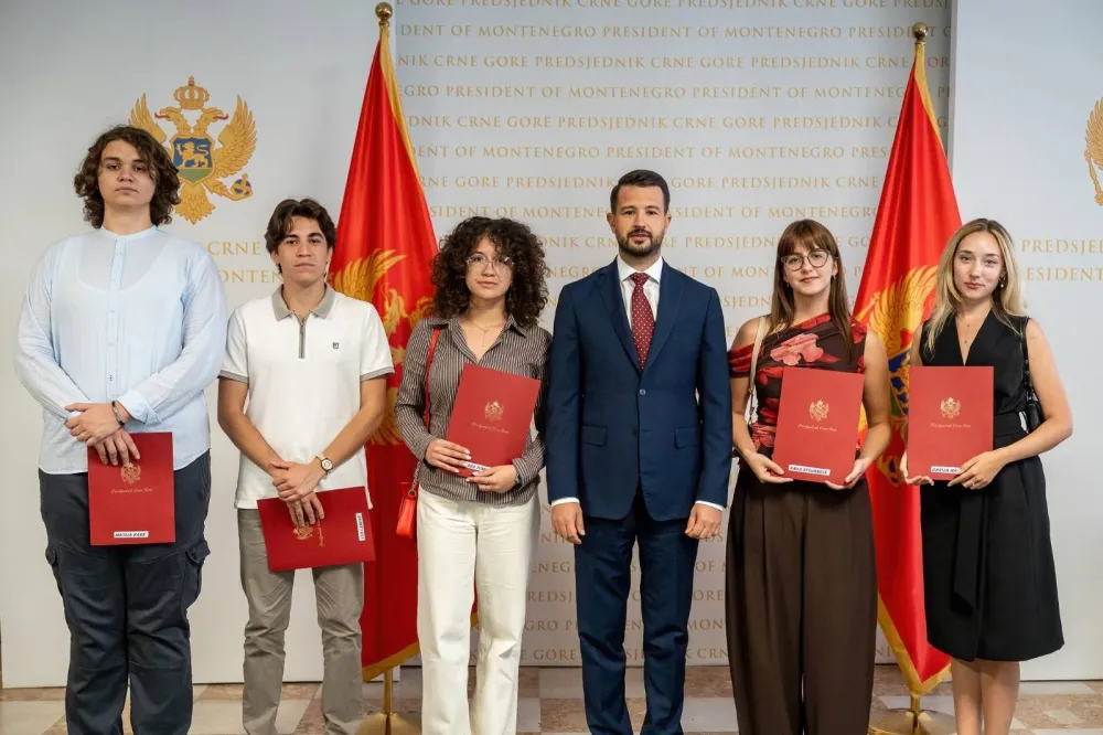 Milatović uručio stipendije najboljim studentima