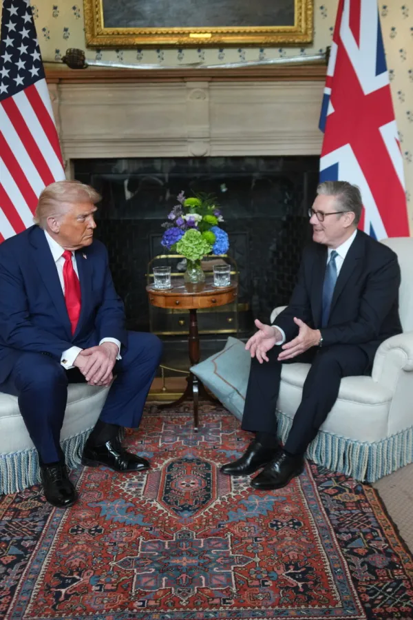 Donald Tramp i Kir Starmer 