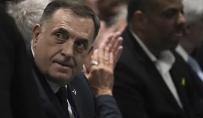 Dodik se zvanično povukao sa čela RS-a, ovla&scaron;ćenja prenio na potpredsjednika
