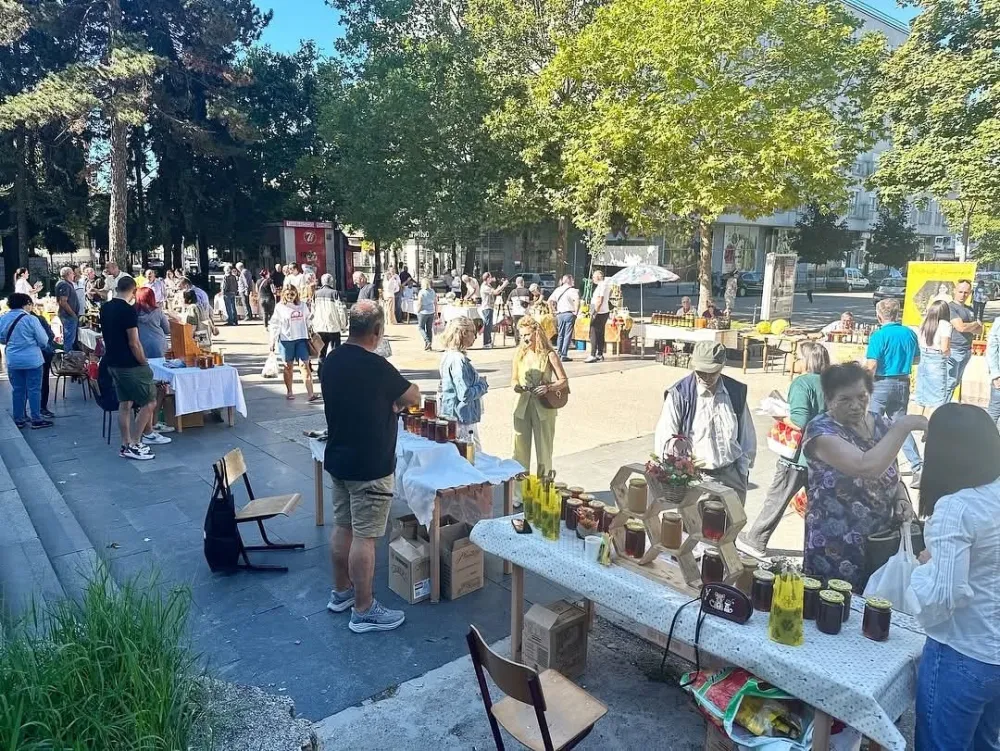 U Nik&scaron;iću održana 22. izložba meda i pčelinjih proizvoda, pčelari poručili: Bez pčela nema budućnosti