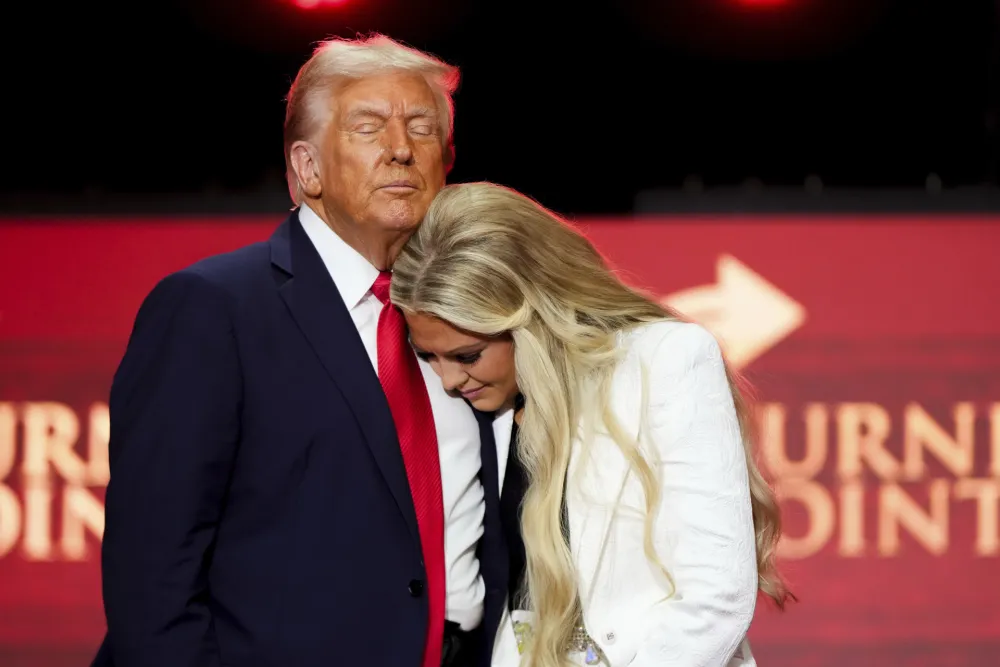 (FOTO) Tramp: Amerika tuguje; Erika Kirk:&nbsp;Odgovor na mržnju nije mržnja