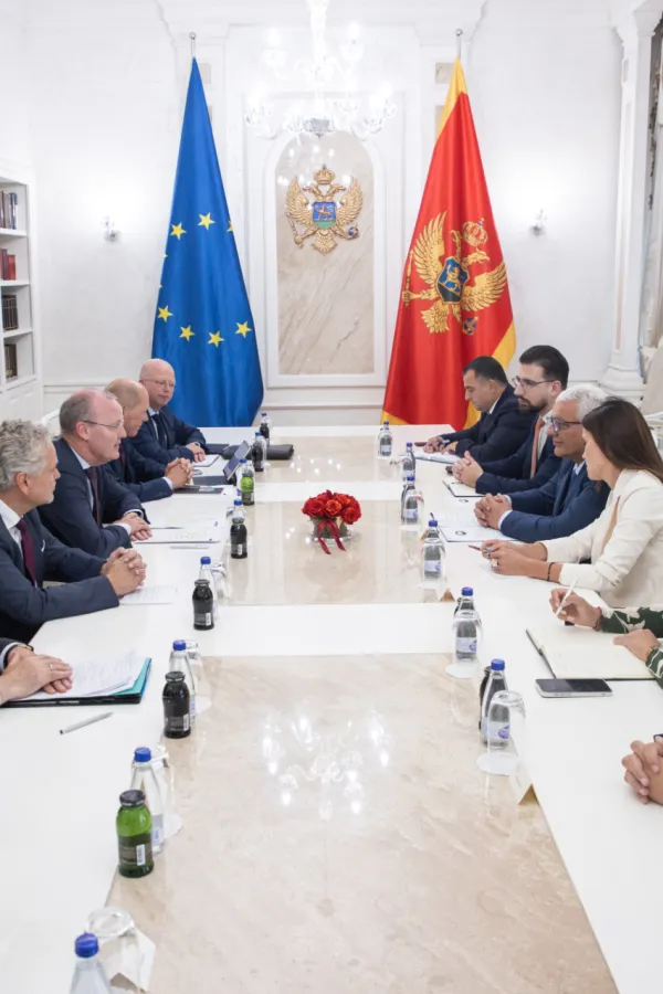 Mandić i Knot: Nezavisnost institucija ključ napretka