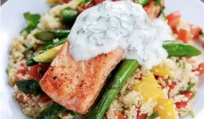 Brza salata sa lososom&nbsp;obrok koji osvježava
