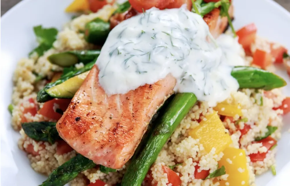 Brza salata sa lososom&nbsp;obrok koji osvježava